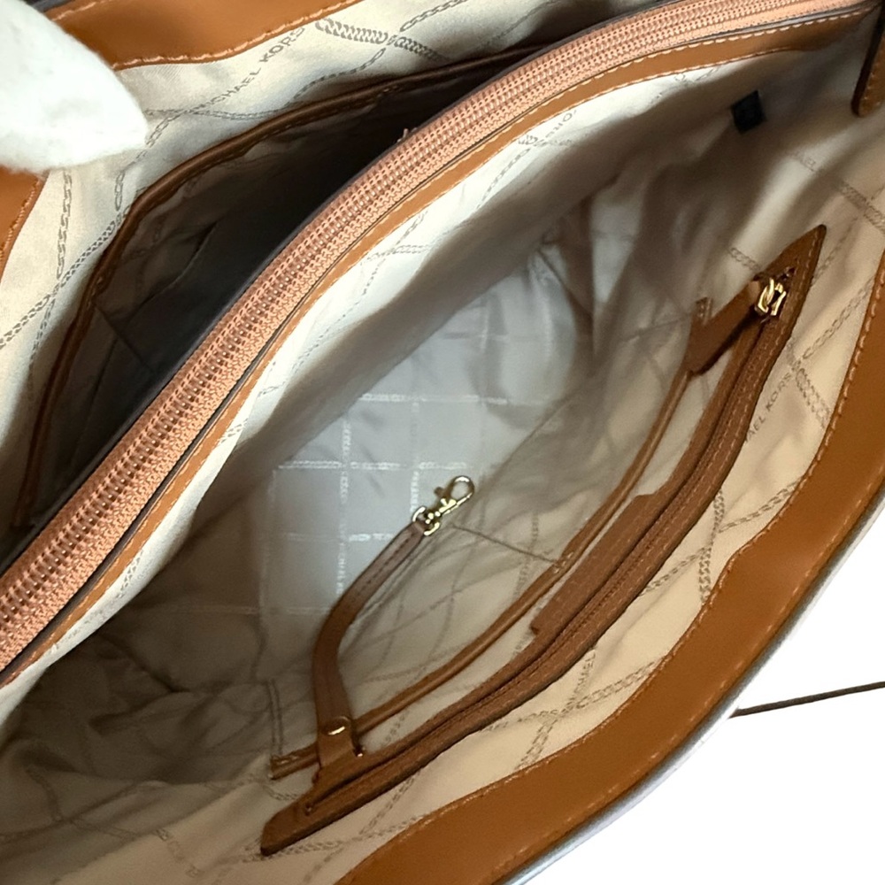 Michael Kors Voyager East West Tote Bag! EUC!! - Picture 9 of 15
